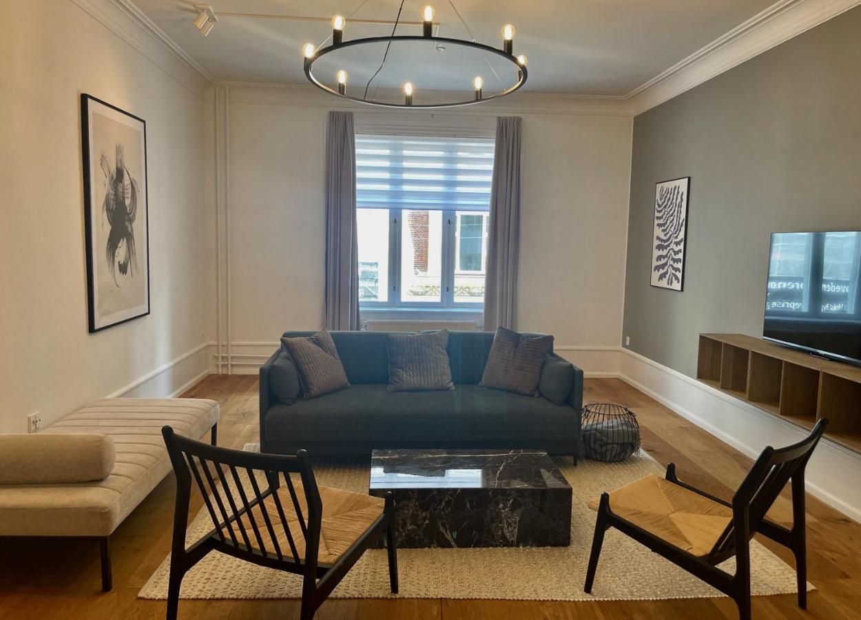 Beautiful 3 Bedroom Flat Next To The Marble Church كوبنهاجن المظهر الخارجي الصورة